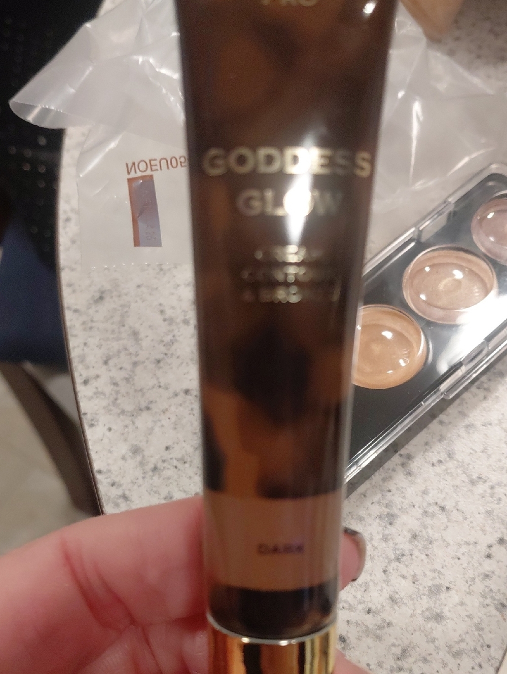 wet n wild Brown & Gold Makeup Set with Natural Lashes - Picture 5 of 12